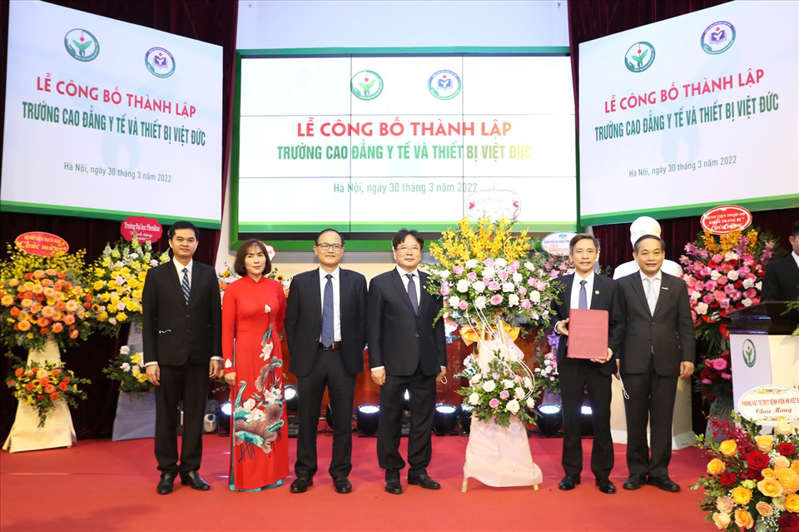 Hình ảnh tin tức Lễ công bố thành lập Trường Cao đẳng y tế và thiết bị trực thuộc Bệnh viện Hữu nghị Việt Đức
